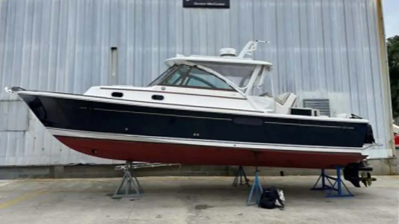 Hunt Yachts Surfhunter 29_AISHLINN