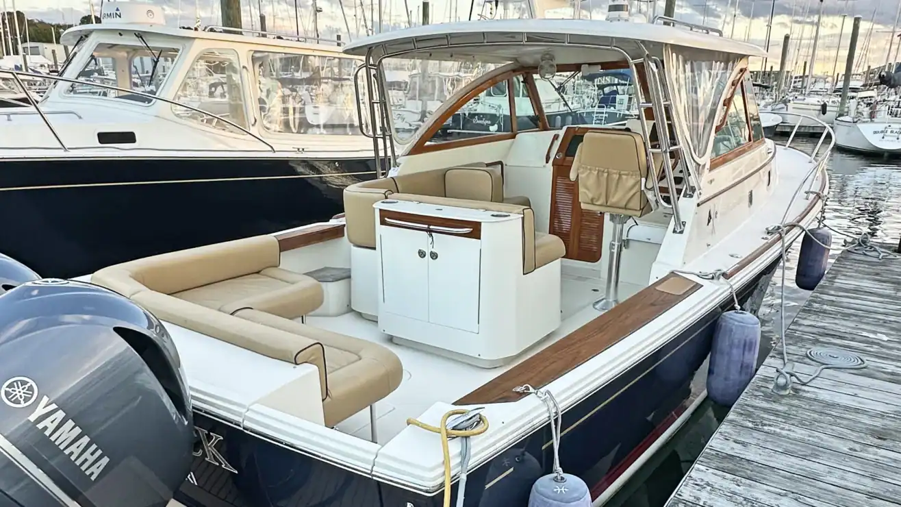 MAVERICK, 2017 Hunt Yachts Surfhunter 32