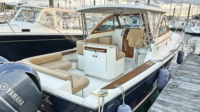 MAVERICK, 2017 Hunt Yachts Surfhunter 32