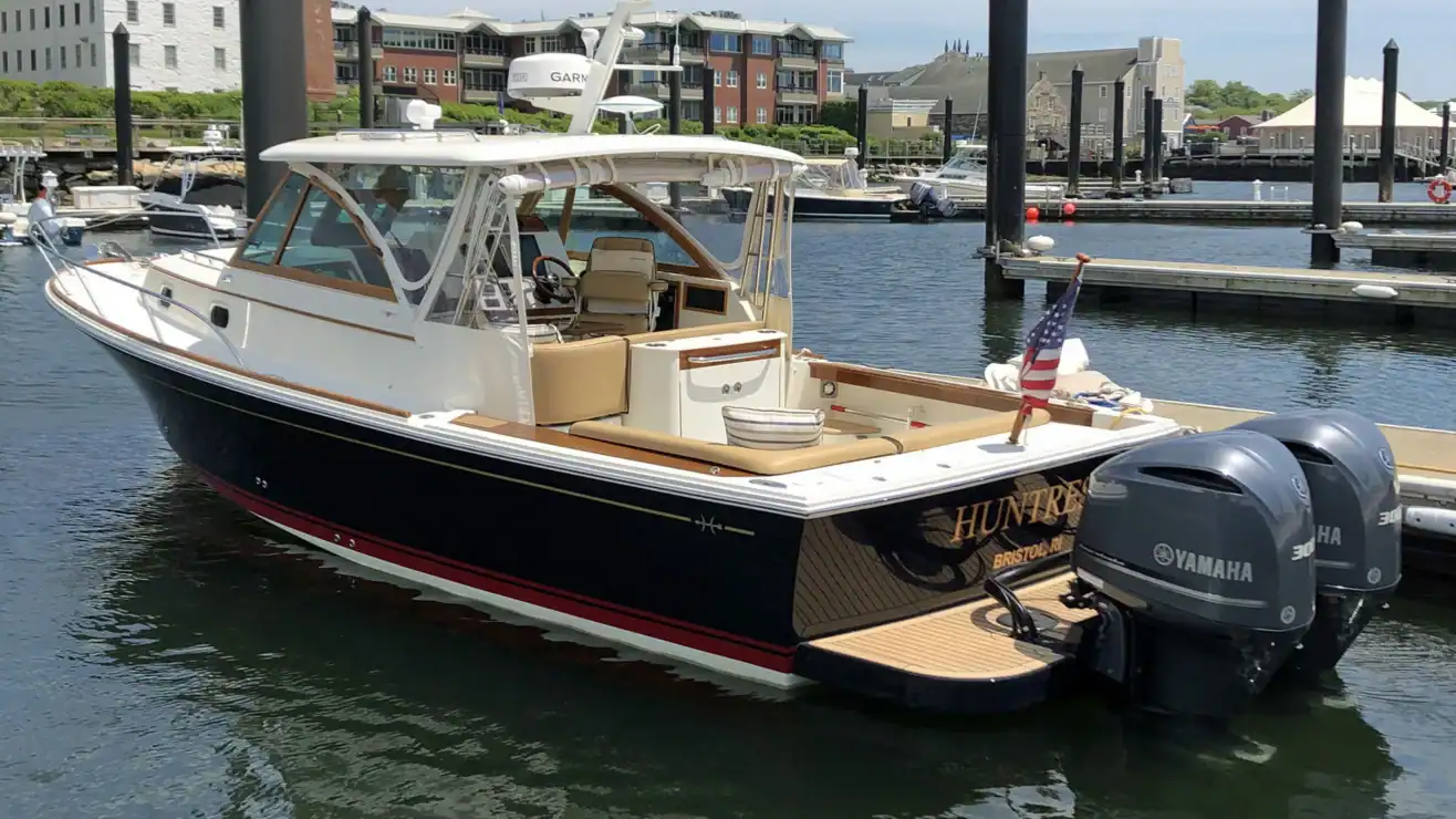 Huntress 2017 Hunt Yachts Surfhunter 32