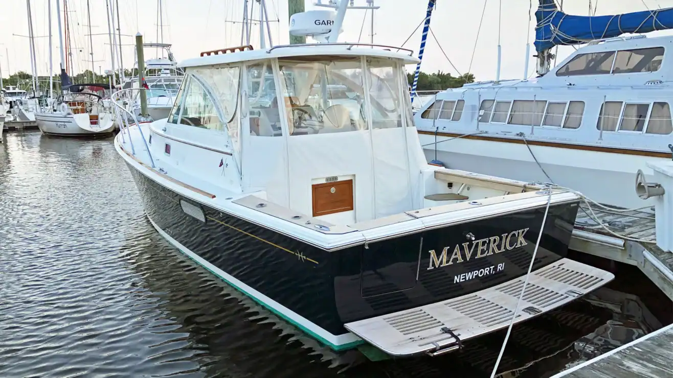 MAVERICK, 2006 Hunt Yachts Surfhunter 33