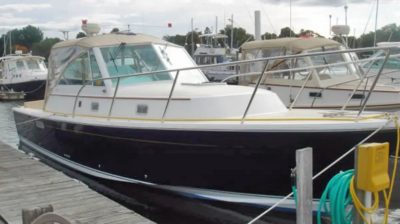 OYSTERCATCHER, 2005 Hunt Yachts Surfhunter 25