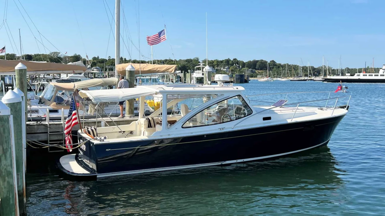 MJM34z starboard side profile on dock.