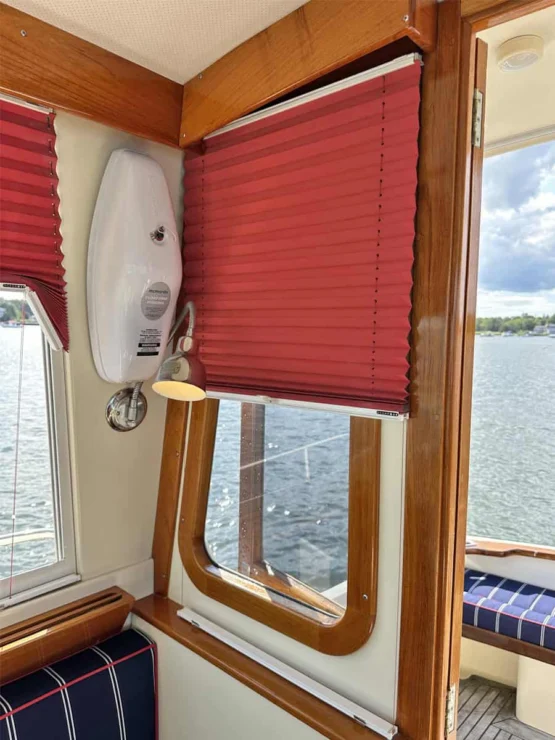 Image of REPETE, 2004 Bruckmann Bluestar 37, view of OceanAir shade.