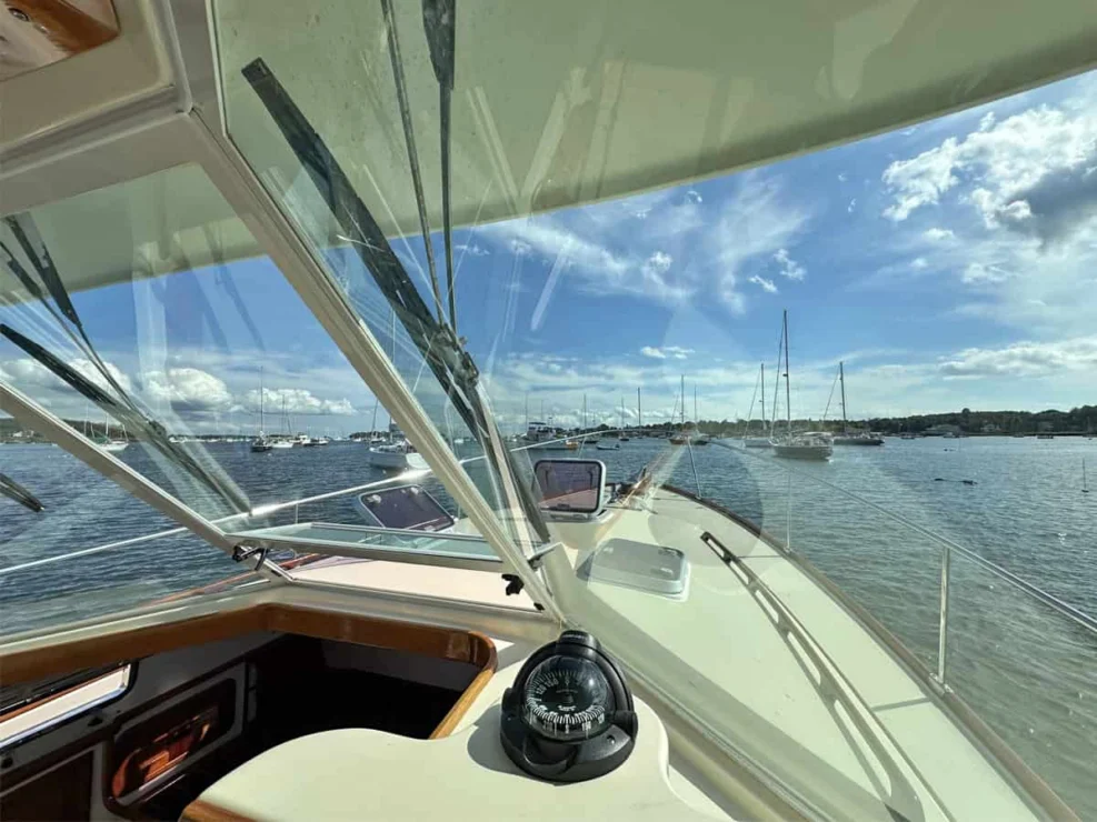 Image of REPETE, 2004 Bruckmann Bluestar 37, view out the pilothouse windshield.