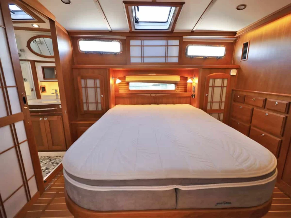 2018 Sabre 48 Flybridge Defy Gravity, owner's cabin berth with ensuite.