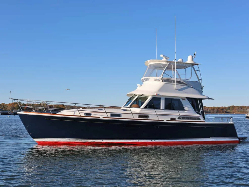2018 Sabre 48 Flybridge Defy Gravity, port beam at idle.