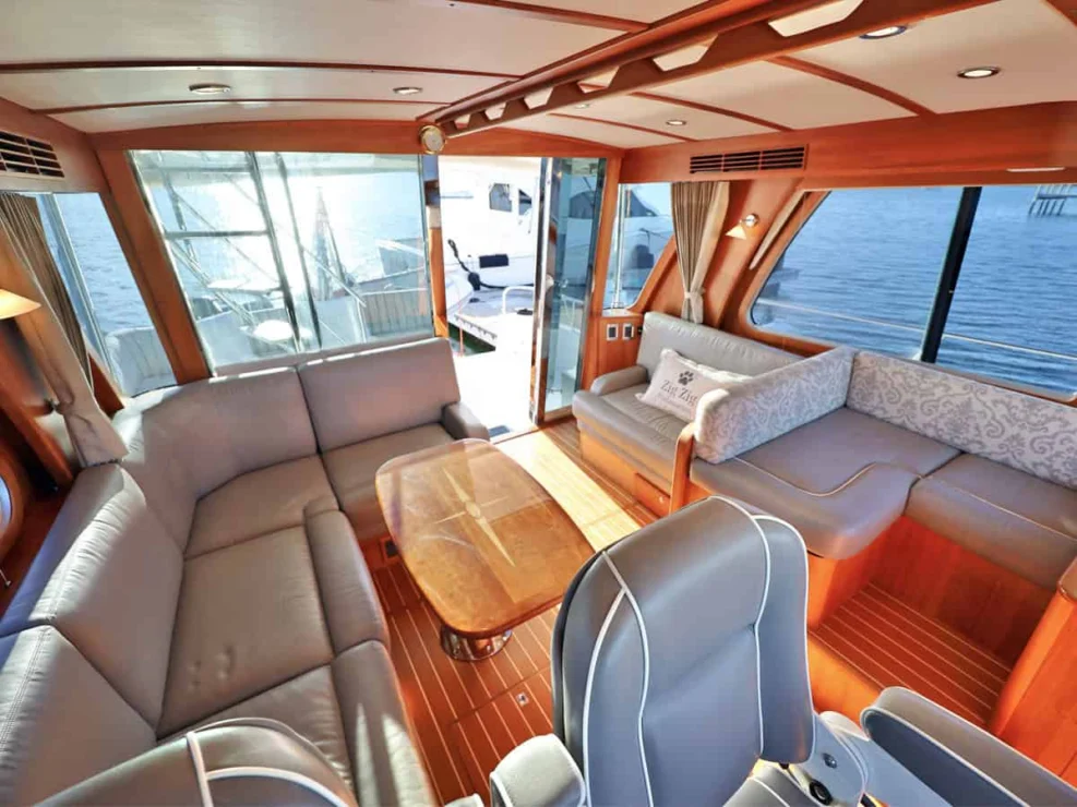 2018 Sabre 48 Flybridge Defy Gravity, salon aft to port.