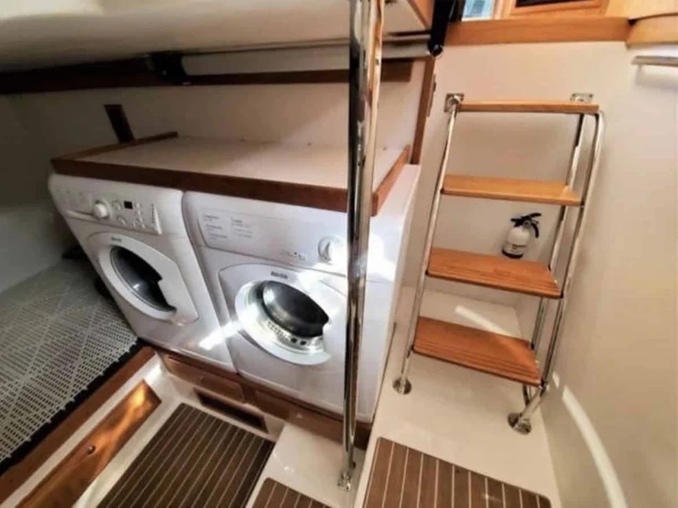 2018 Sabre 48 Flybridge Defy Gravity, washer and dryer in third cabin.