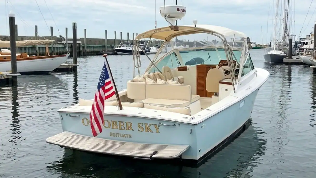 2007 Hunt Harrier 25 stern view of boat at rest in the harbor.