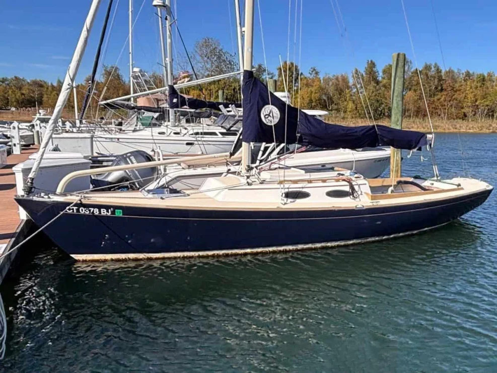 2016 Alerion Express 28, "Mavis", profile bow port quarter view.