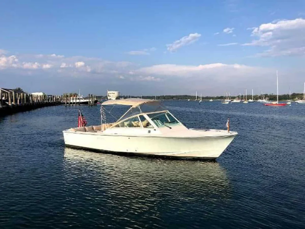 2007 Hunt Harrier 25 starboard profile view of boat at rest.