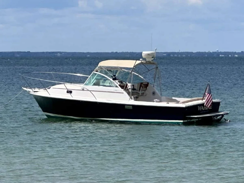 2005 Hunt Yachts Surfhunter 25 for sale on mooring.