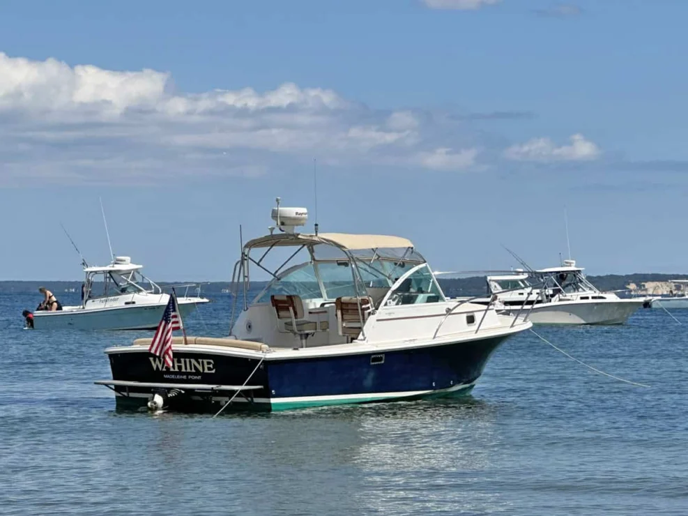 2005 Hunt Yachts Surfhunter 25 for sale - aft starboard quarter.