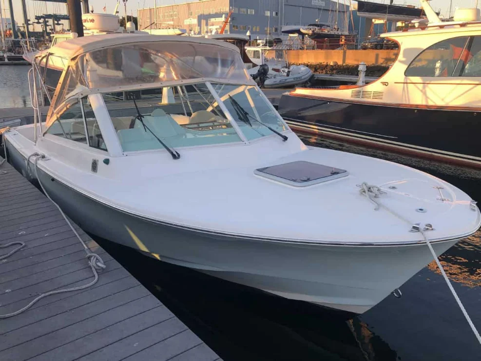 2007 Hunt Harrier 25 view of starboard bow.