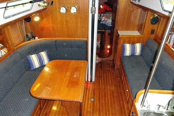 Bristol 47.7 North Star main salon.