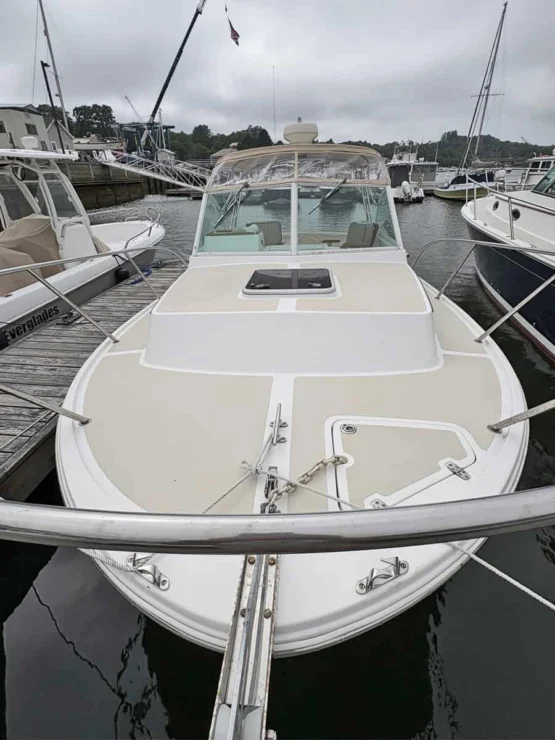 2005 Hunt Yachts Surfhunter 25 for sale, view of foredeck.