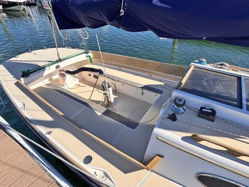 2016 Alerion Express 28, "Mavis", cockpit view from starboard side.