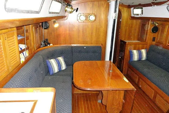 Bristol 47.7 North Star main salon port side.