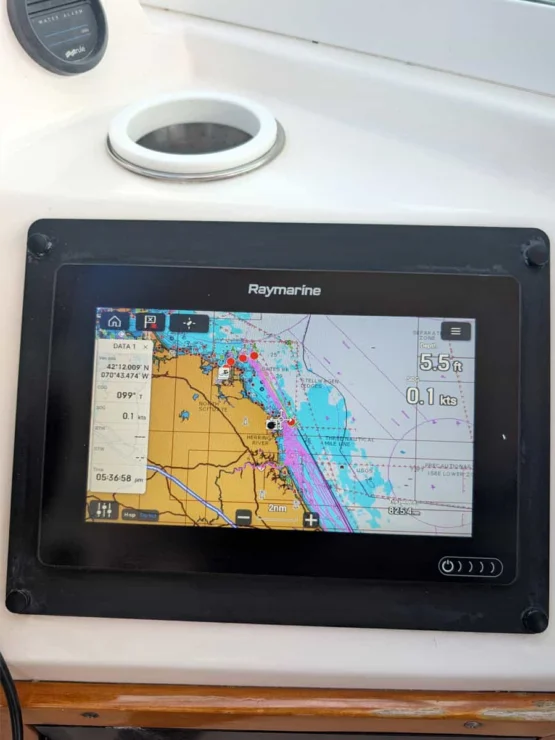 2007 Hunt Harrier 25 Raymarine navigation equipment.