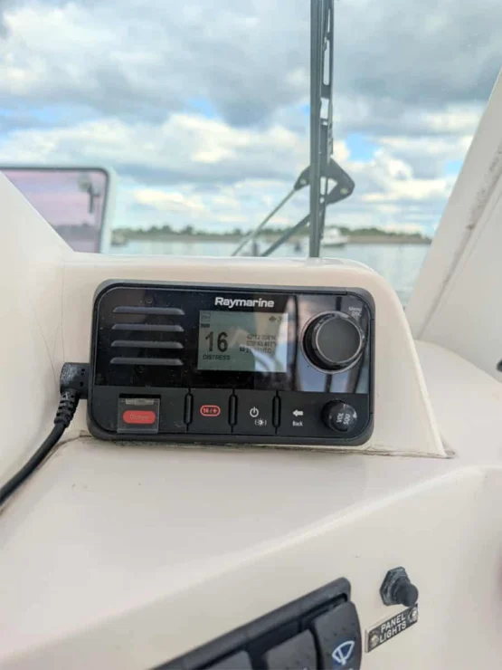 2007 Hunt Harrier 25 Raymarine navigation detail.