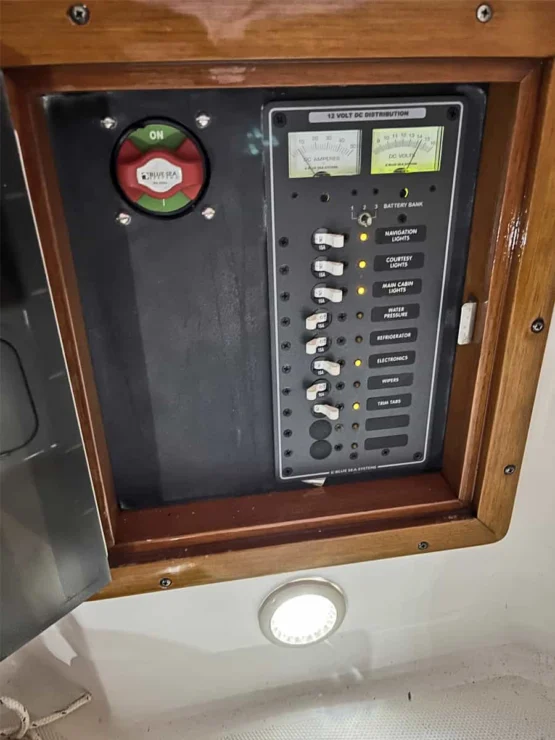 2007 Hunt Yachts Harrier 25 October Sky image of Electrical Panel