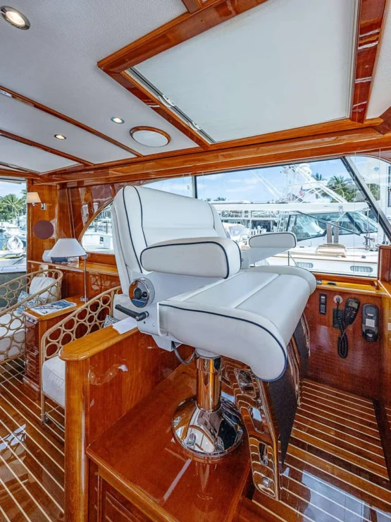 Wellington Yacht Partners – 2018 Hinckley Talaria 55 MKII for sale – Port companion double stidd seat.
