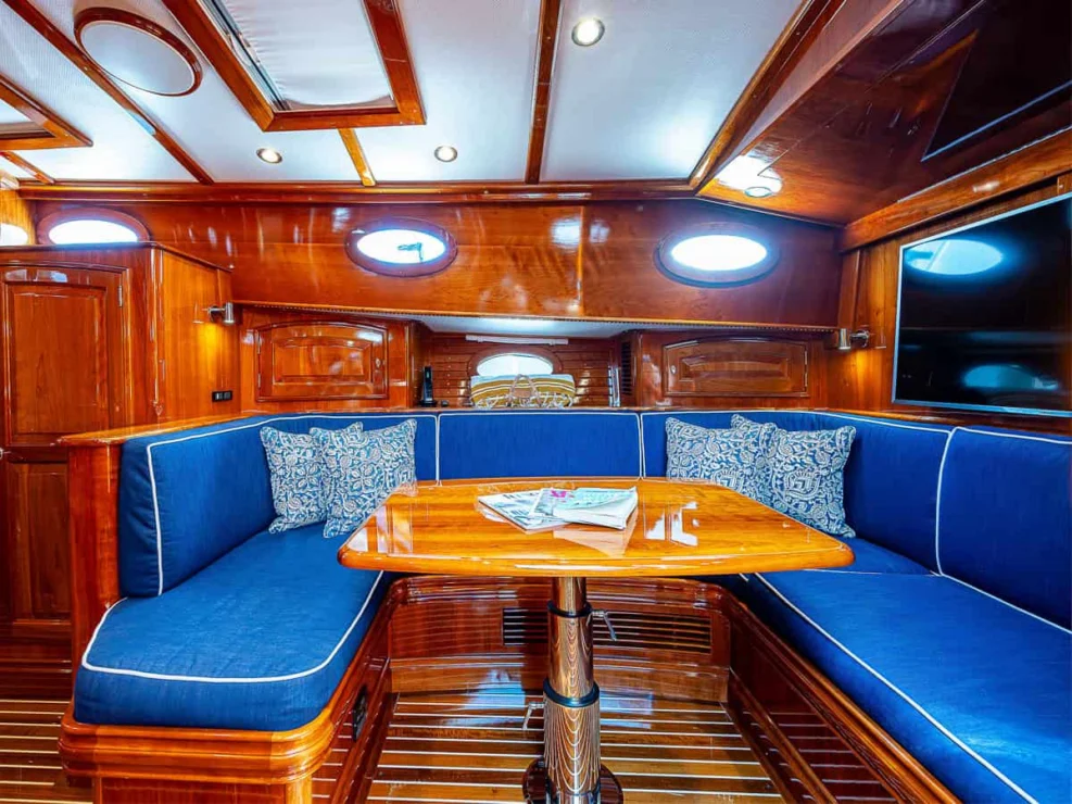 Wellington Yacht Partners – 2018 Hinckley Talaria 55 MKII for sale – Lower salon.