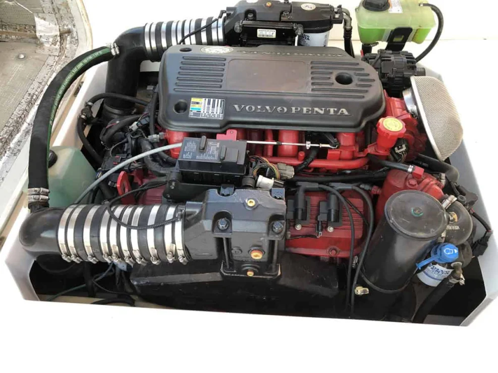 2007 Hunt Harrier 25 Volvo 375hp engine.