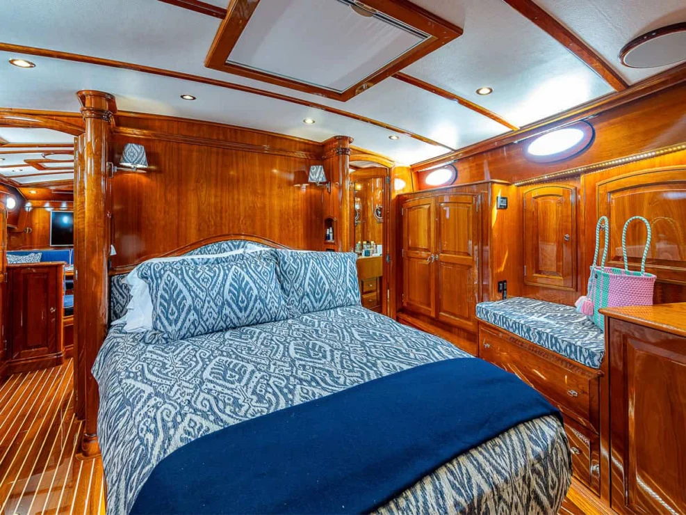 Wellington Yacht Partners – 2018 Hinckley Talaria 55 MKII for sale – Forwards stateroom port side.