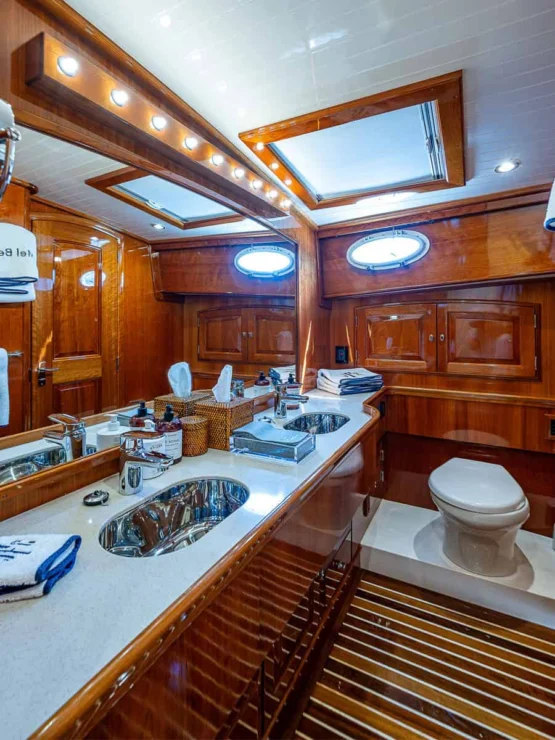 Wellington Yacht Partners – 2018 Hinckley Talaria 55 MKII for sale – Forward Head