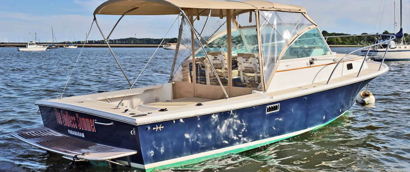 2003 Hunt Yachts Surfhunter 25 for sale - aft starboard view on the water