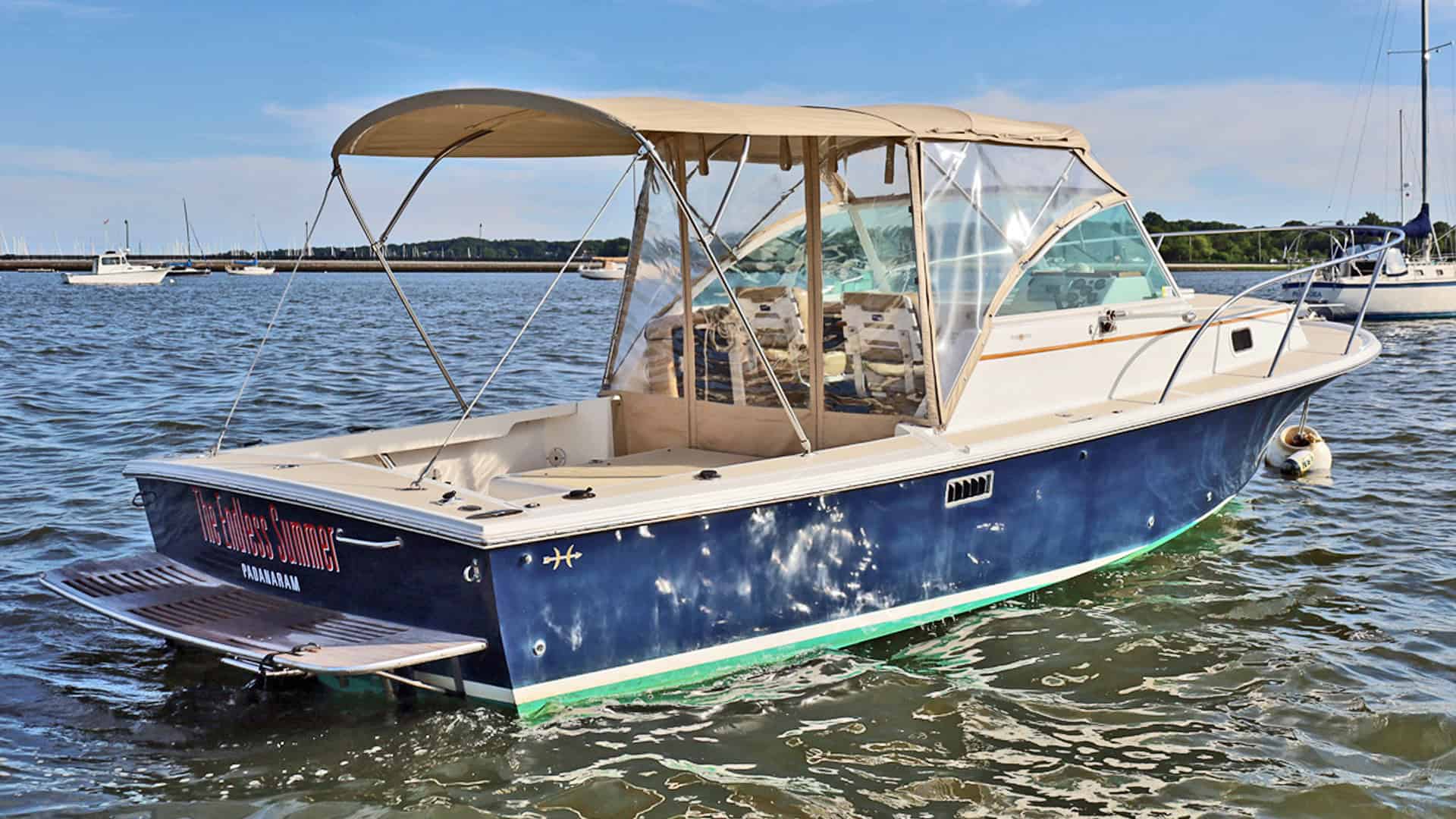 2003 Hunt Yachts Surfhunter 25 for sale - aft starboard view on the water
