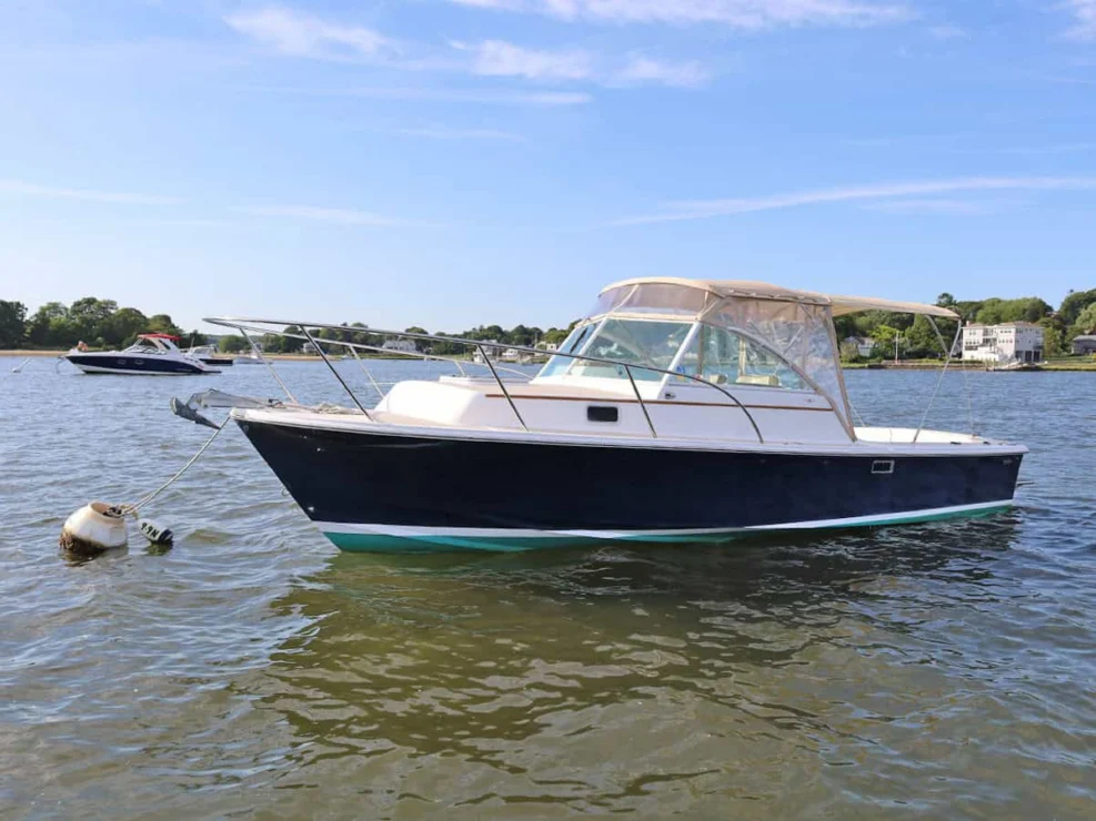 2003 Hunt Yachts Surfhunter 25 for sale -Port profile in the water.