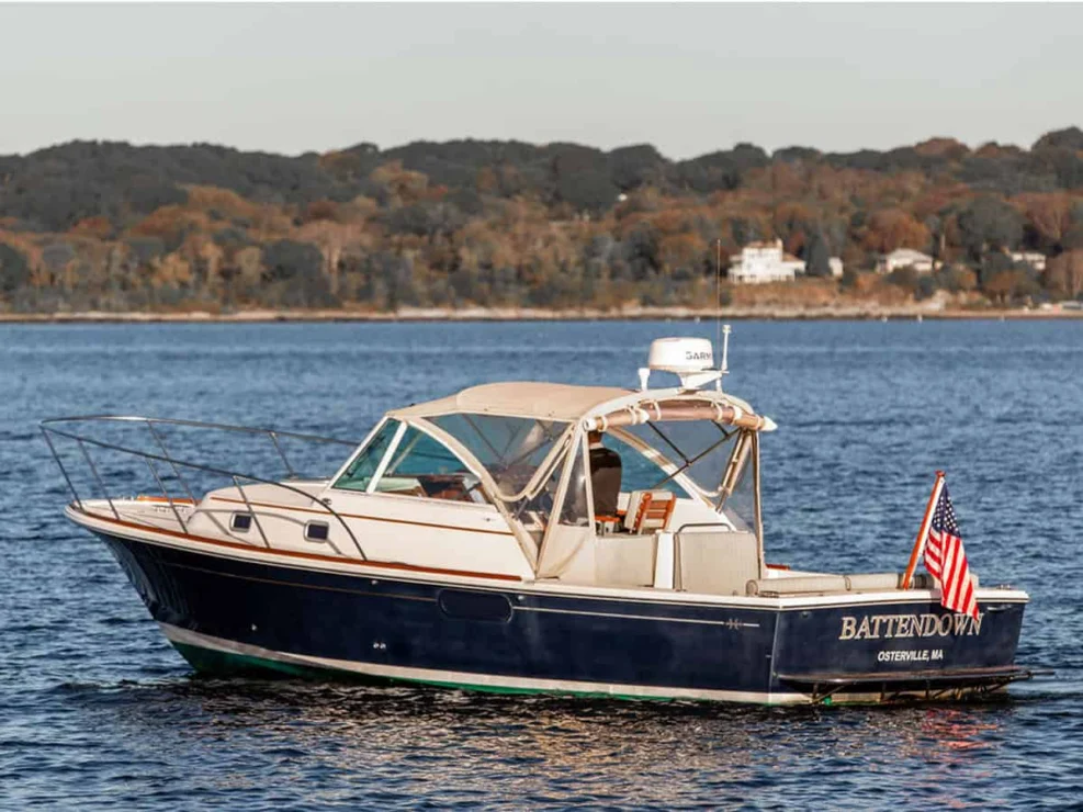 2007 Hunt Yachts Surfhunter 29 for sale - port aft quarter on the water