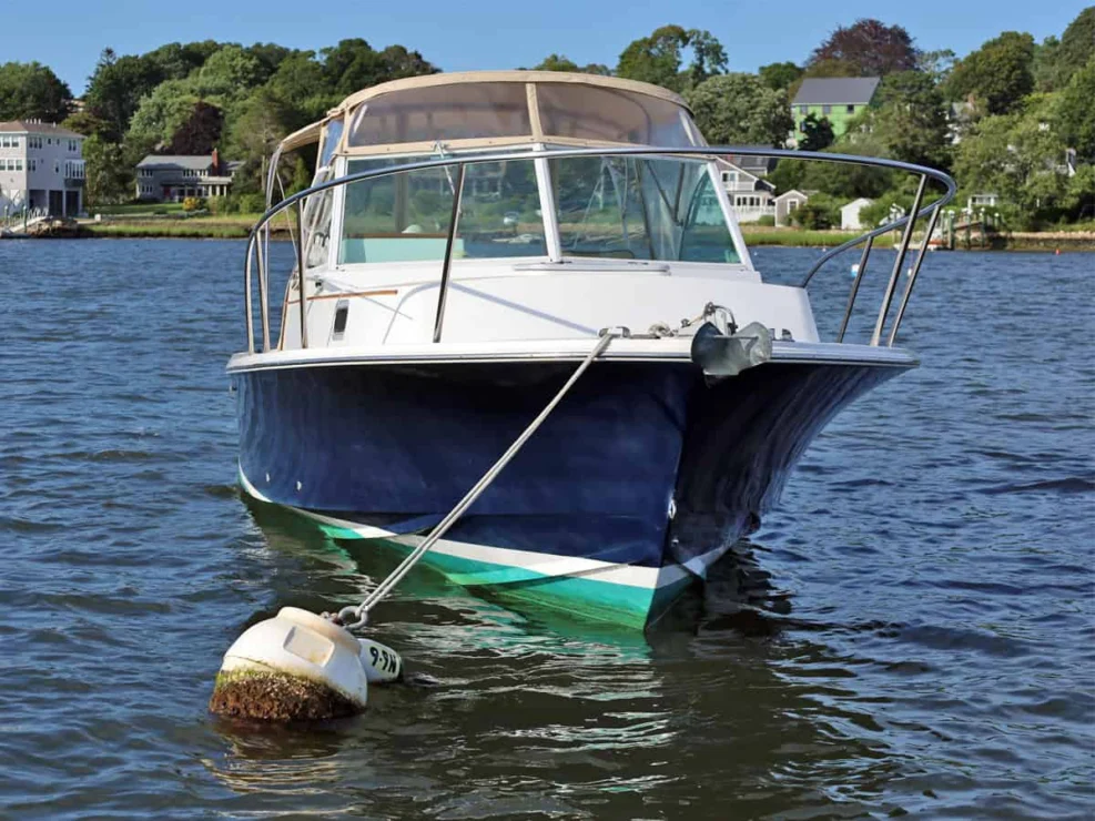 2003 Hunt Yachts Surfhunter 25 for sale - View of bow in the water.