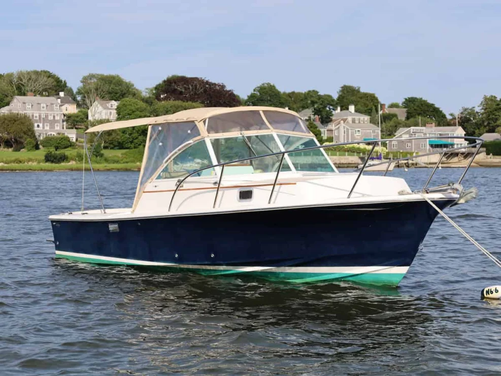 2003 Hunt Yachts Surfhunter 25 for sale - Forward starboard quarter in the water.