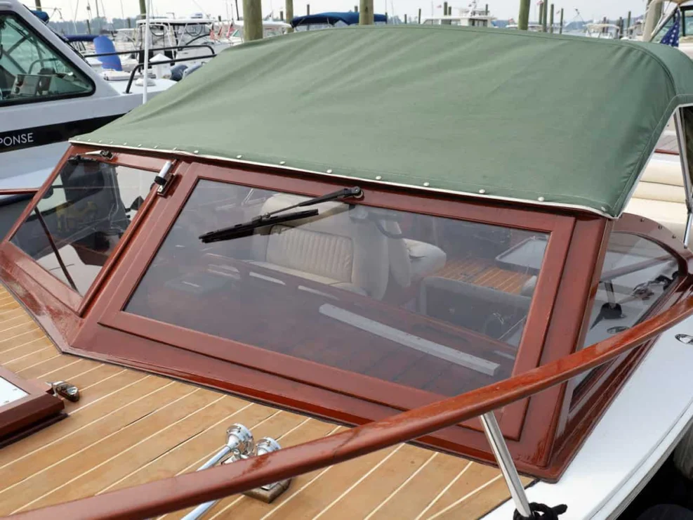 1990 Windsor Craft 26 Picnic Boat, windshield detail.