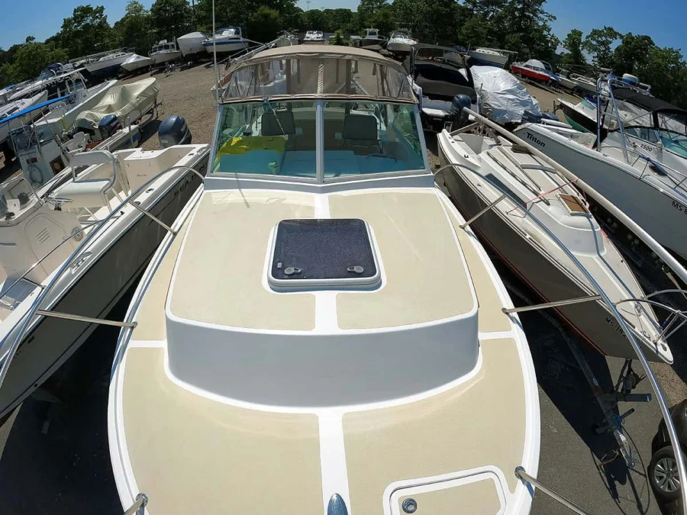 2003 Hunt Yachts Surfhunter 25 for sale -Foredeck looking aft to windshield.