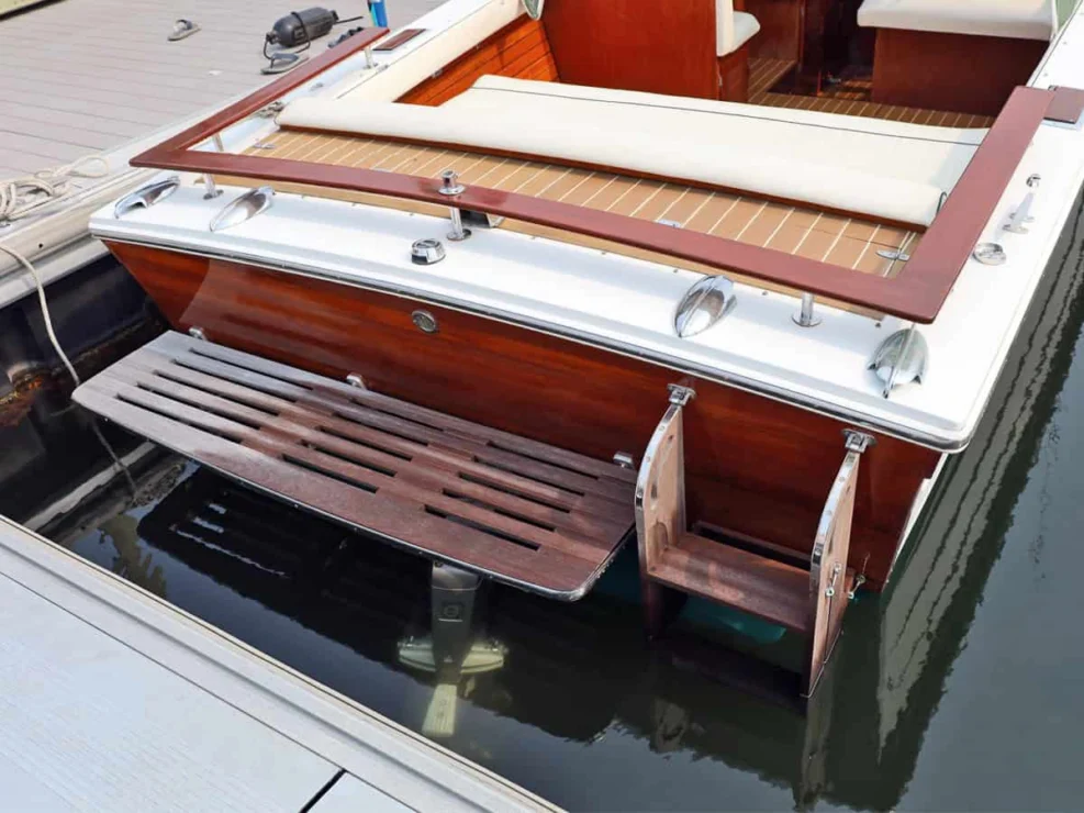 1990 Windsor Craft 26 Picnic Boat, swim platform ladder.