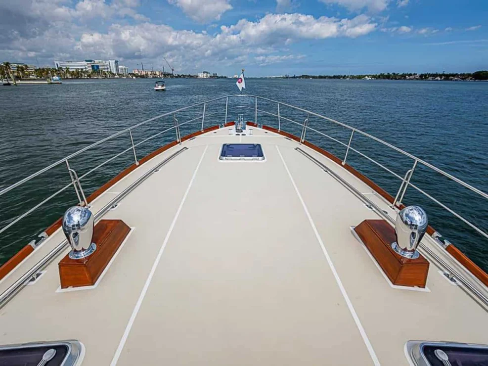2001 Grand Banks Eastbay 46 Sweet foredeck looking forward to bow rail.