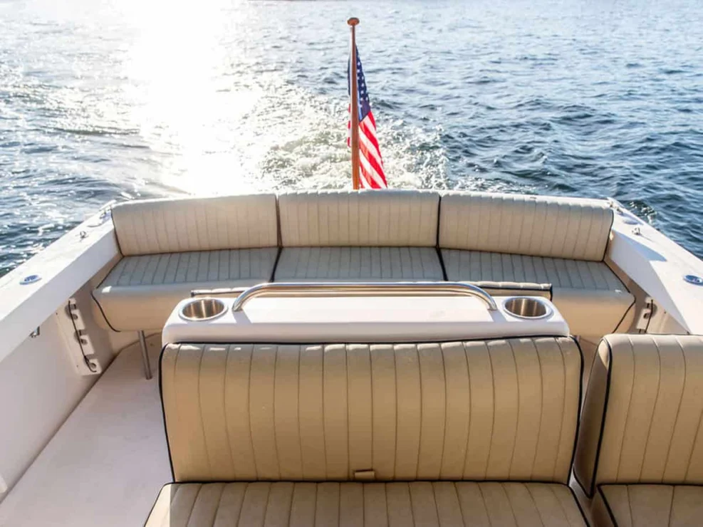 2007 Hunt Yachts Surfhunter 29 for sale - Cockpit Seating