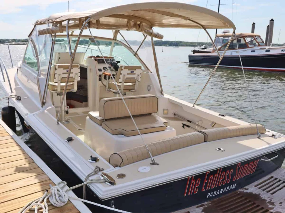 2003 Hunt Yachts Surfhunter 25 for sale -Cockpit, looking forward to helm area, in the water.