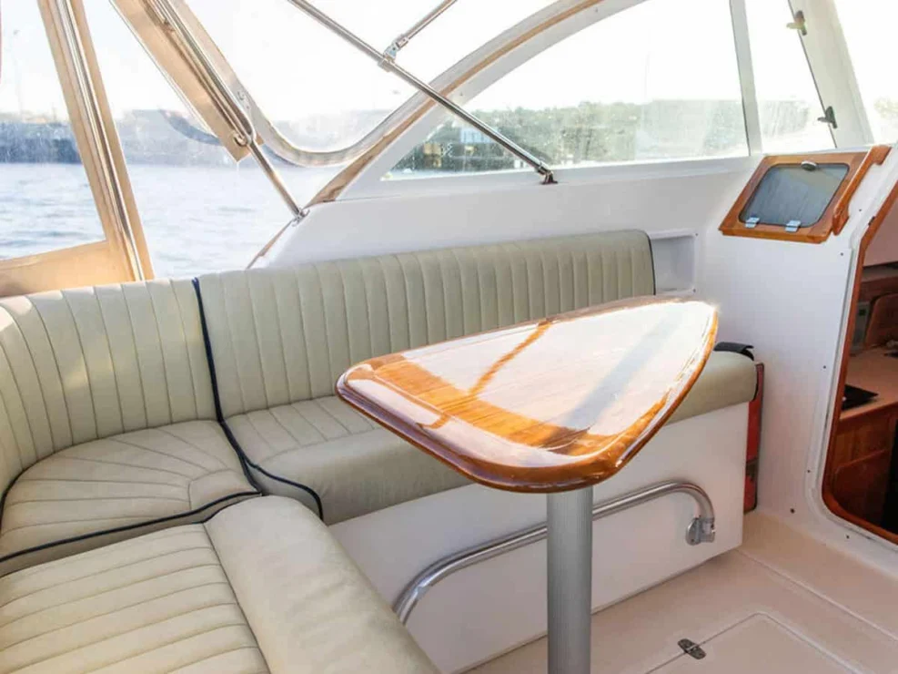 2007 Hunt Yachts Surfhunter 29 for sale - Cockpit Table and Settee, Port