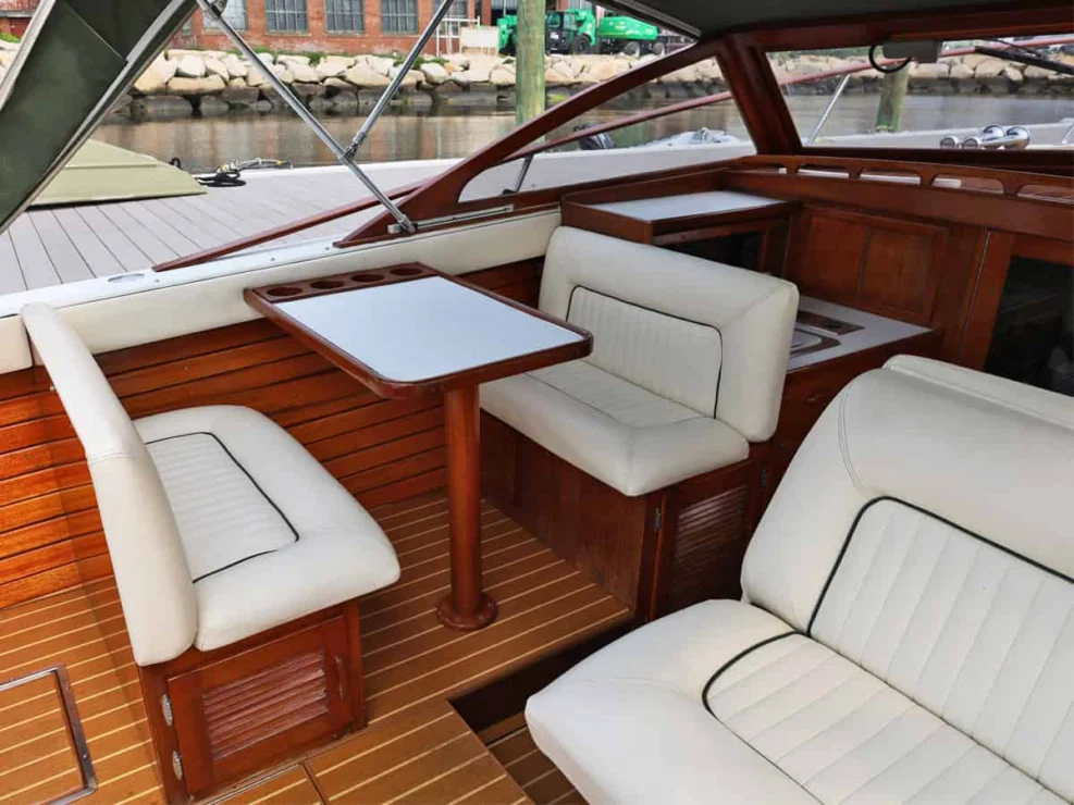 1990 Windsor Craft 26 Picnic Boat, dinette.