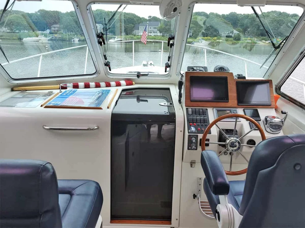 2010 Back Cove 33, helm and companionway.
