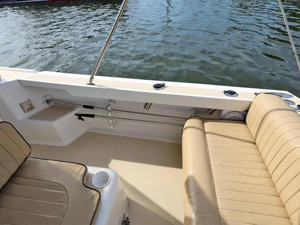 2003 Hunt Yachts Surfhunter 25 for sale - cockpit looking to starboard, in the water.