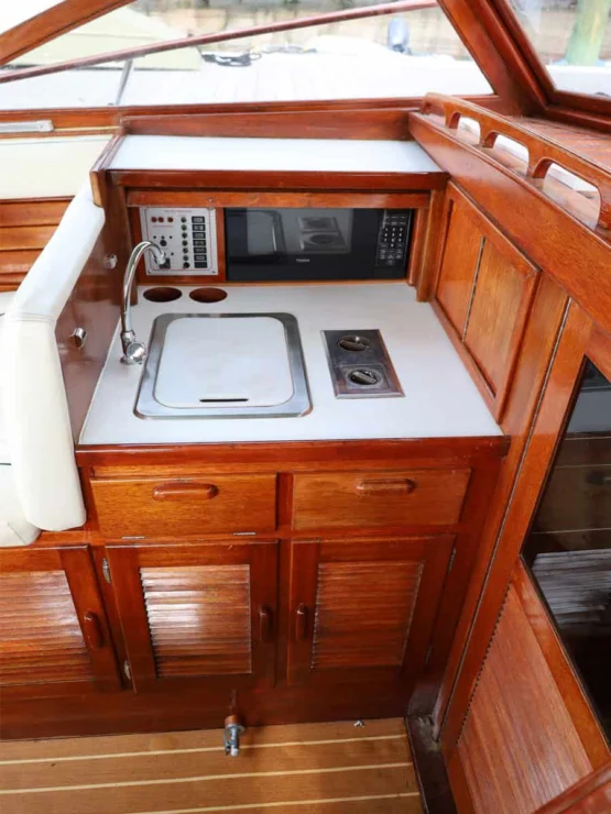 1990 Windsor Craft 26 Picnic Boat, galley.