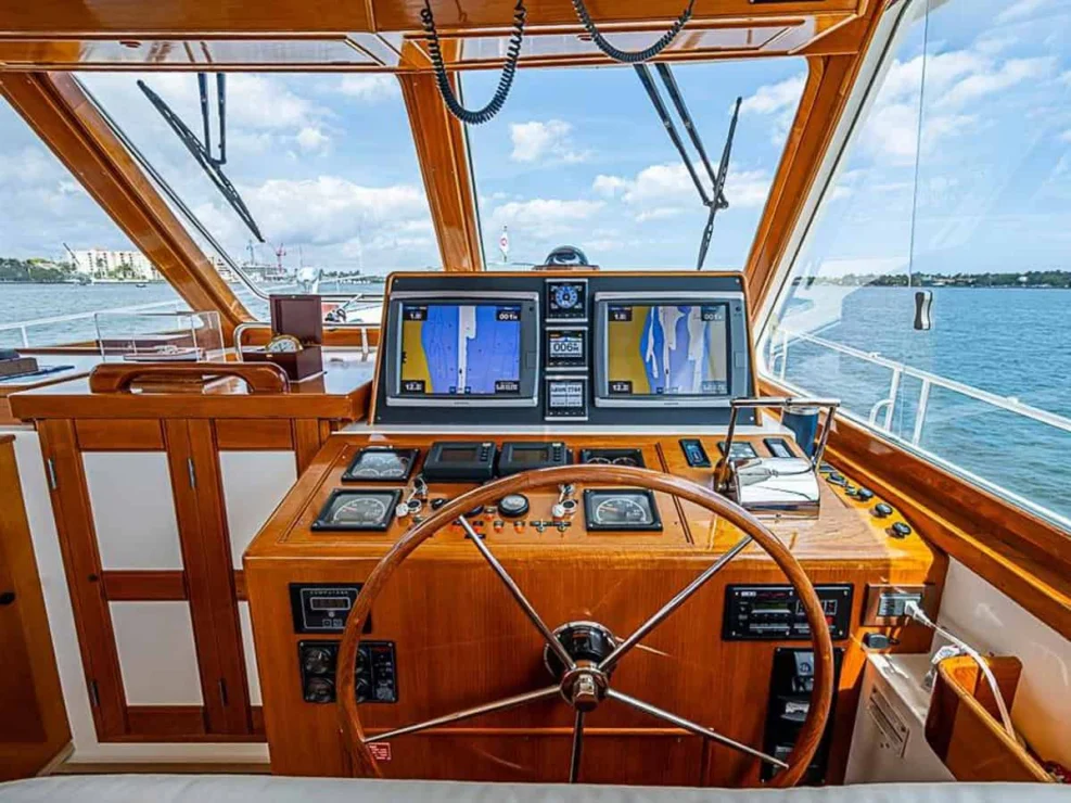 2001 Grand Banks Eastbay 46 Sweet Garmin suite and all controls at helm station.