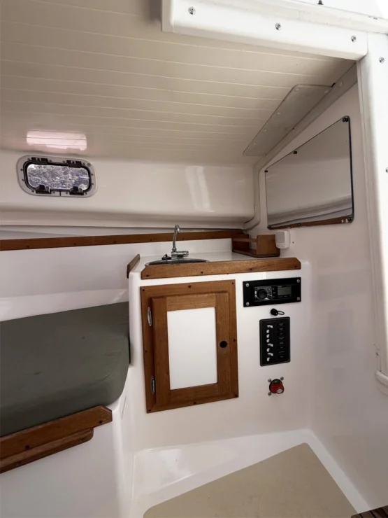 Hunt Yachts Surfhunter 25 Wahine detailed view of cabin aft to starboard with storage